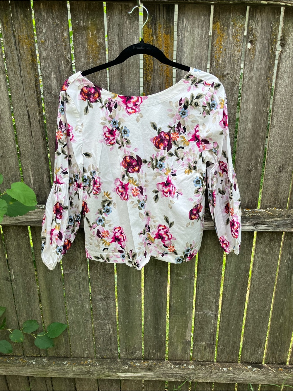 White House Black Market White Floral Puff-Sleeve Top